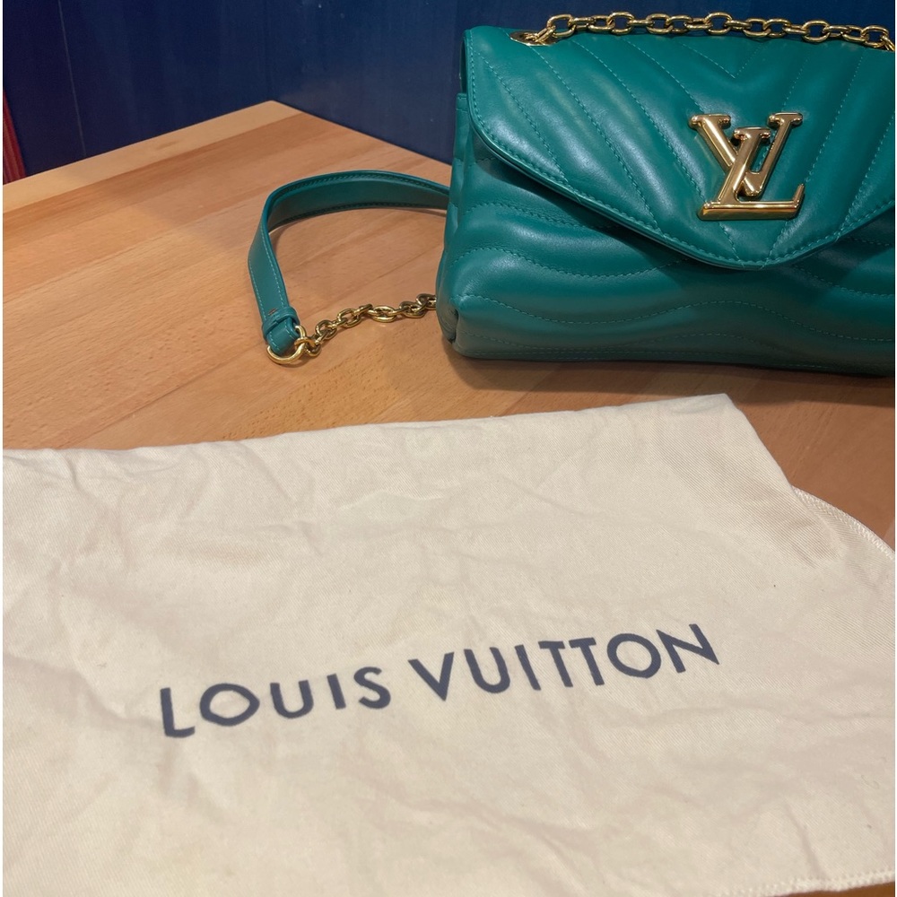 LOUIS VUITTON NEW WAVE CHAIN MM
